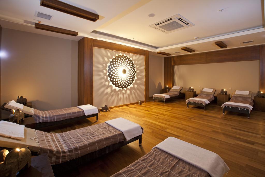 Paloma Oceana Resort Side