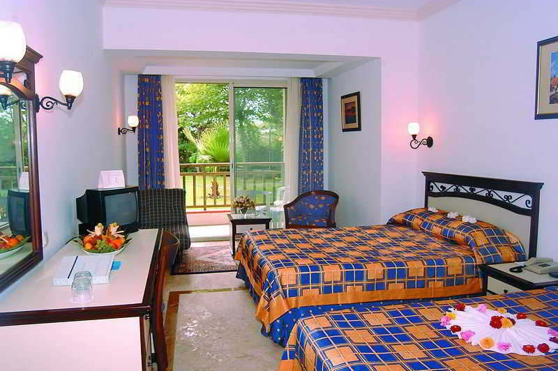 Paloma Oceana Resort Side
